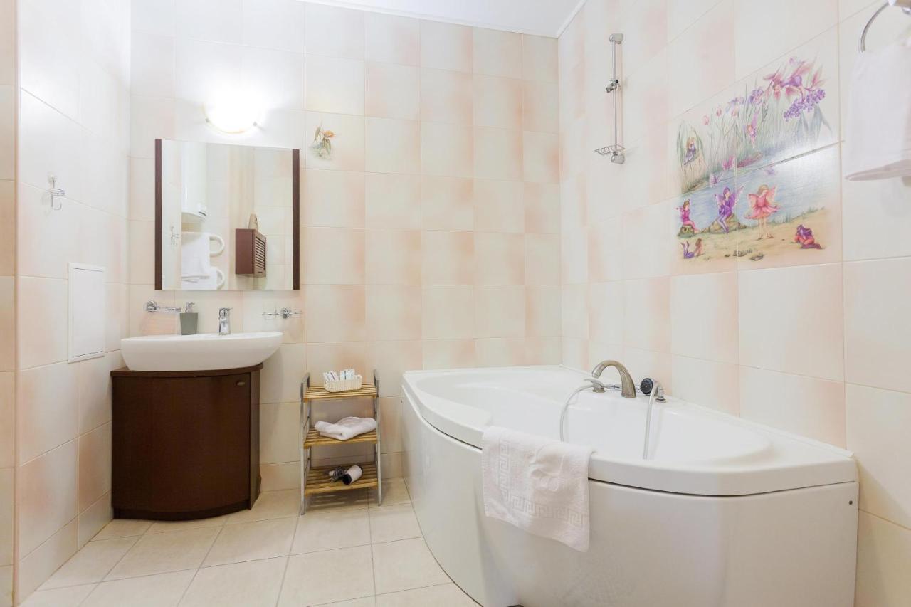 Navit Apartments With Breakfast, Near The Railway Station, The City Center, The Park Kyiv Exterior foto